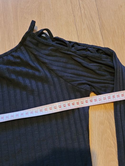 Czarna bluzka z ciekawymi rękawami Atmosphere rozm.2 odkryte ramiona