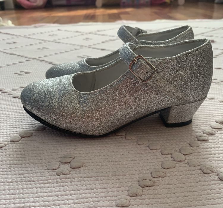 Sapatos prata com glitter