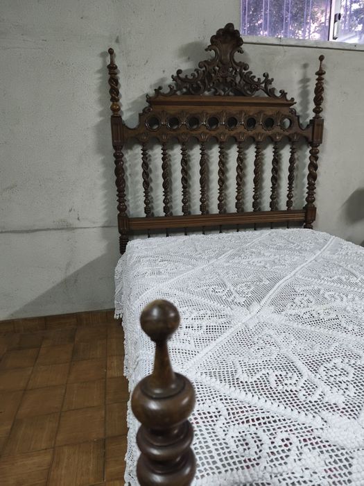 Cama de casal /estilo antigo