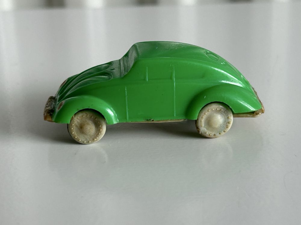 Volkswagen Garbus Beetle stara zabawka z kiosku Oval