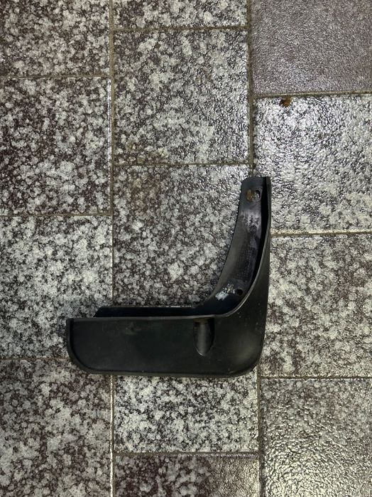 Бризговик Toyota Camry оригінал, задній правий