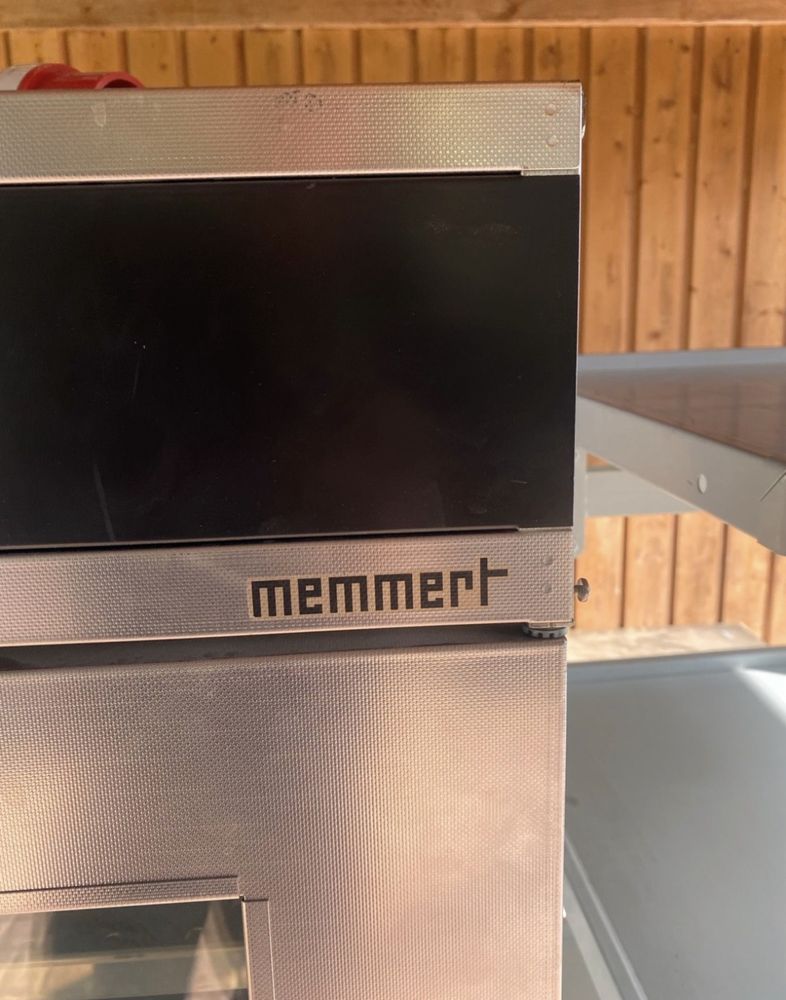 Suszarka laboratoryjna Memmert UM 800