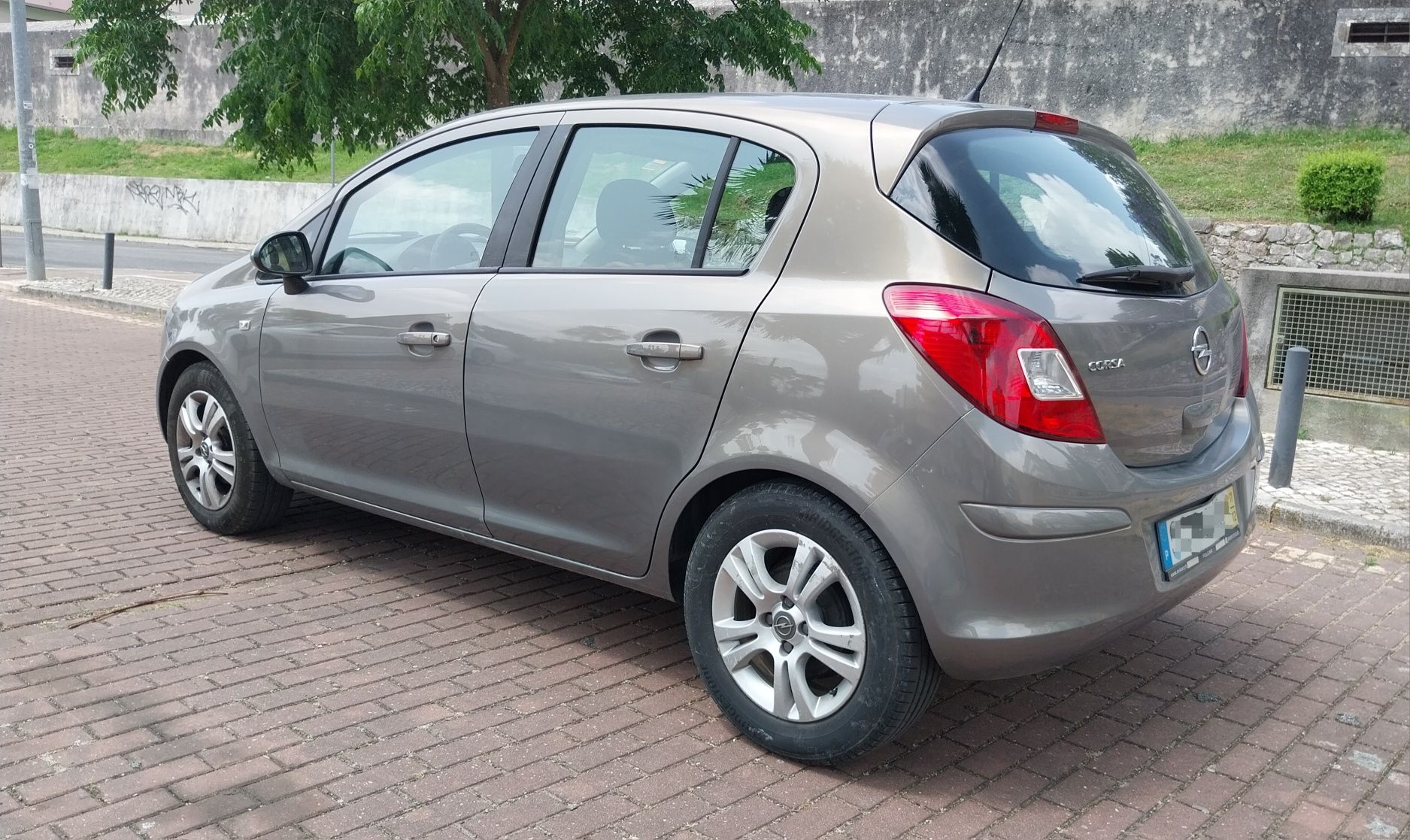 Opel Corsa 1.2i-16v 5p+AC 2011