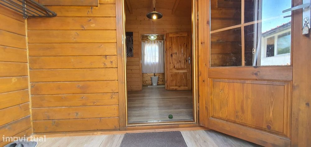 Lindíssima Moradia em Madeira inserida num terreno de 540m2 garagem