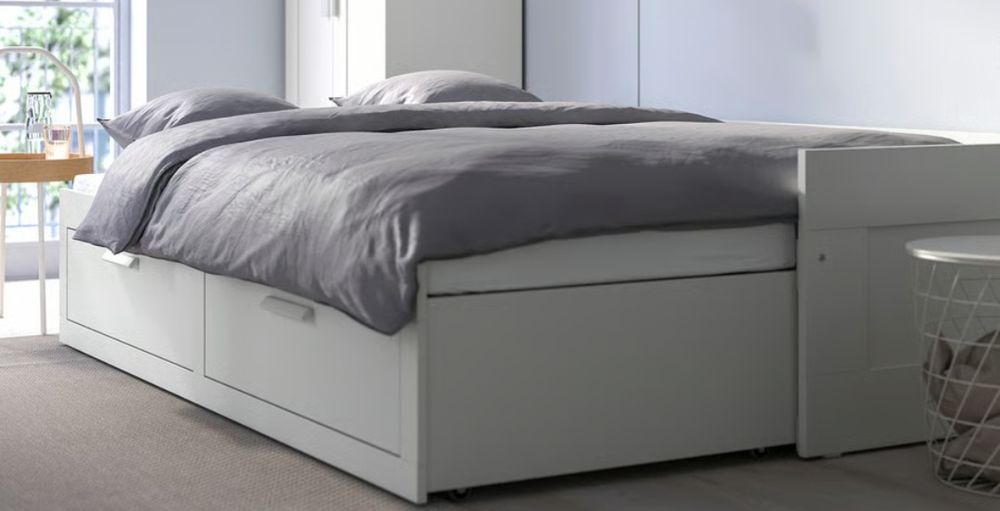 Cama dupla com colchões
