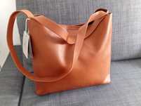 Nova bolsa de couro feminina de marca de designer independente. Por fa