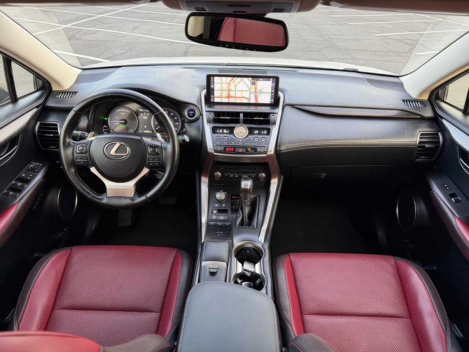 Lexus NX Hybrid 300h      2018