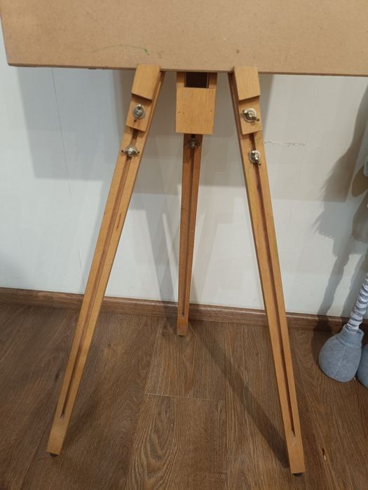 Продам мольберт- тринога  фирмы pebeo