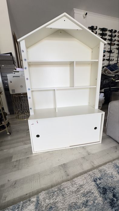 Casinha para peluches e livros