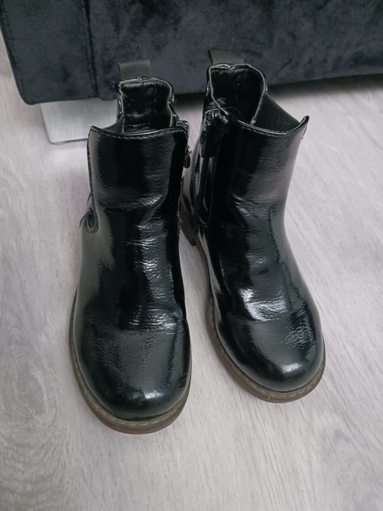 Botki lakierkowe rozm. 28