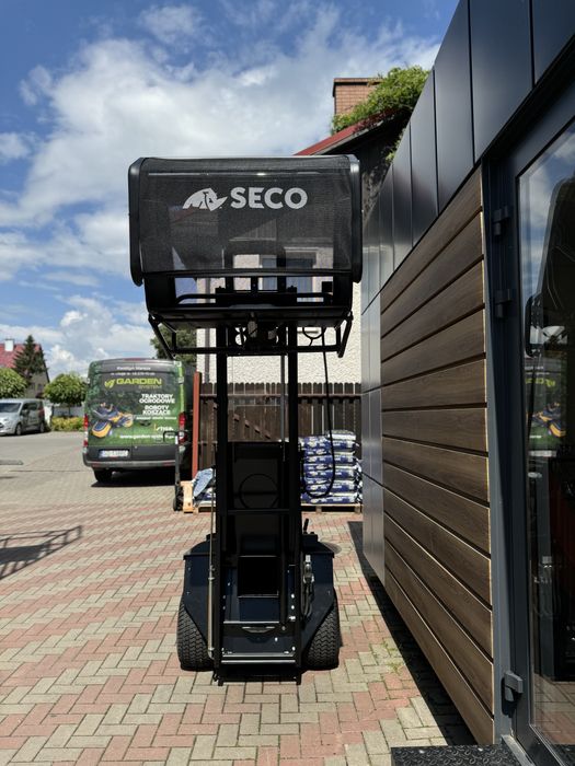 SECO traktor ogrodowy Profesjonalny naped 4x4 z wysokim wysypem trawy