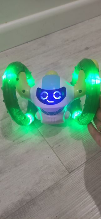 Robot fikający zabawka
