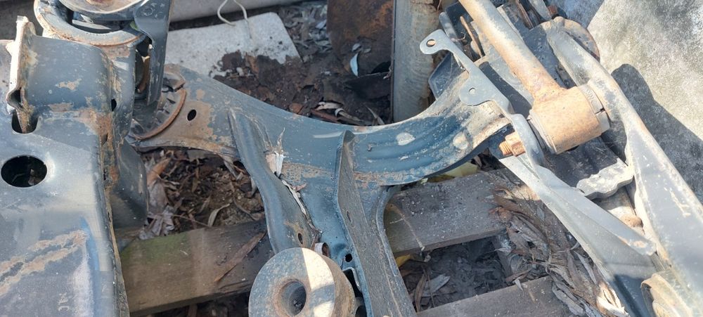 Lexus RX Хайлендер подрамник балка