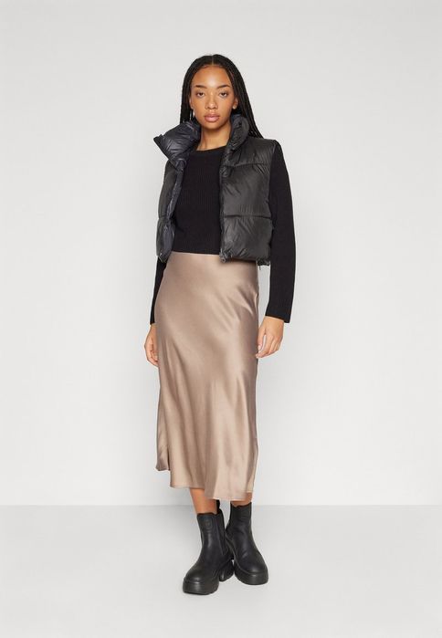 Spódnica trapezowa z satyny Yas XL