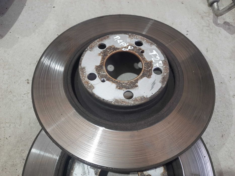 Передні тормозні бліни диски гальмівні Тойота Авенсіс т27 2.2 5х114.3