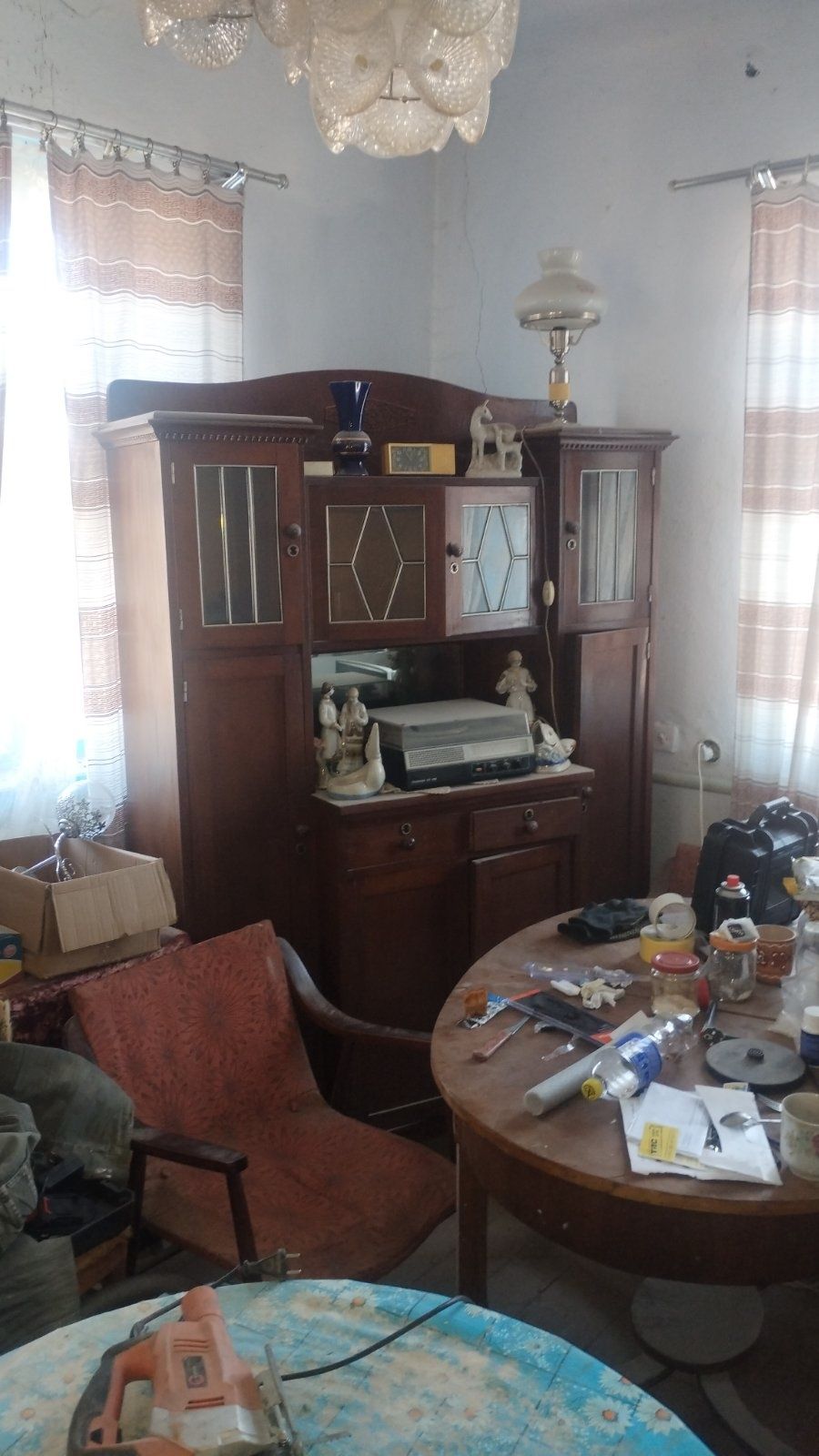 Продам сервант в хорошому стані