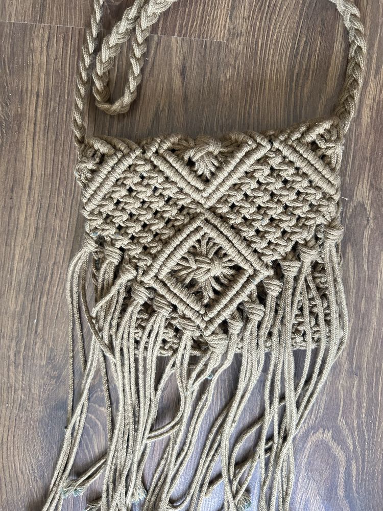 Маленька літня сумочка макраме