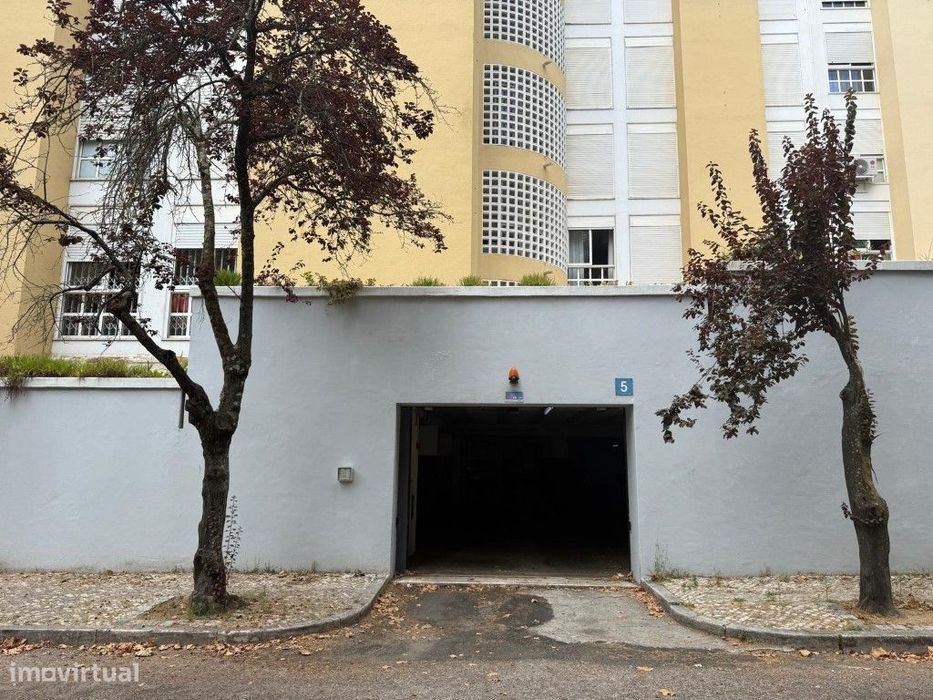 A Procura De Um Estacionamento ? Temos A Solução!
 Parqueamento Pr...