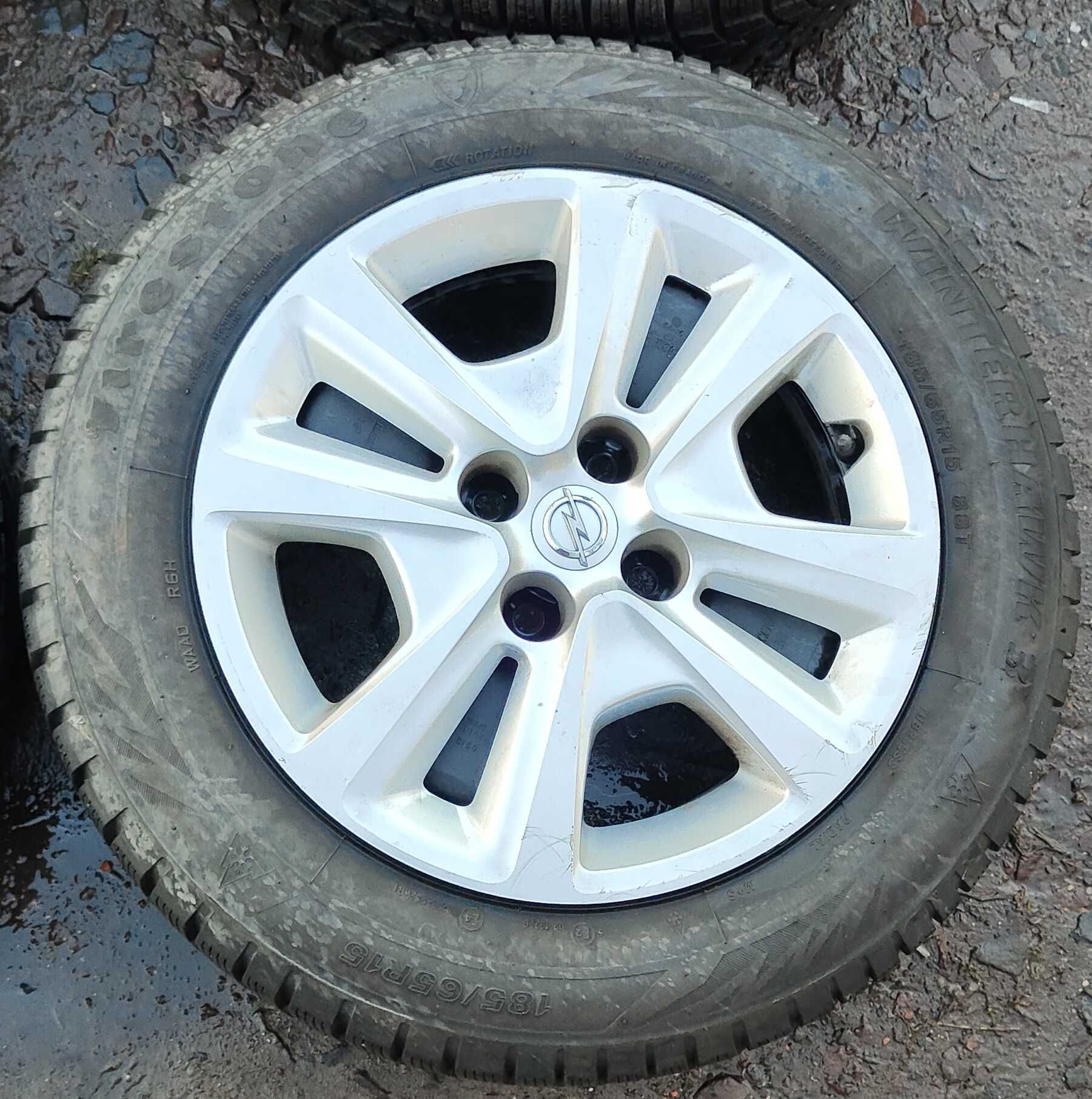 Felgi stalowe strukturalne Opel Corsa DE 4x100 6Jx15 IS39 TPMS Kołpaki