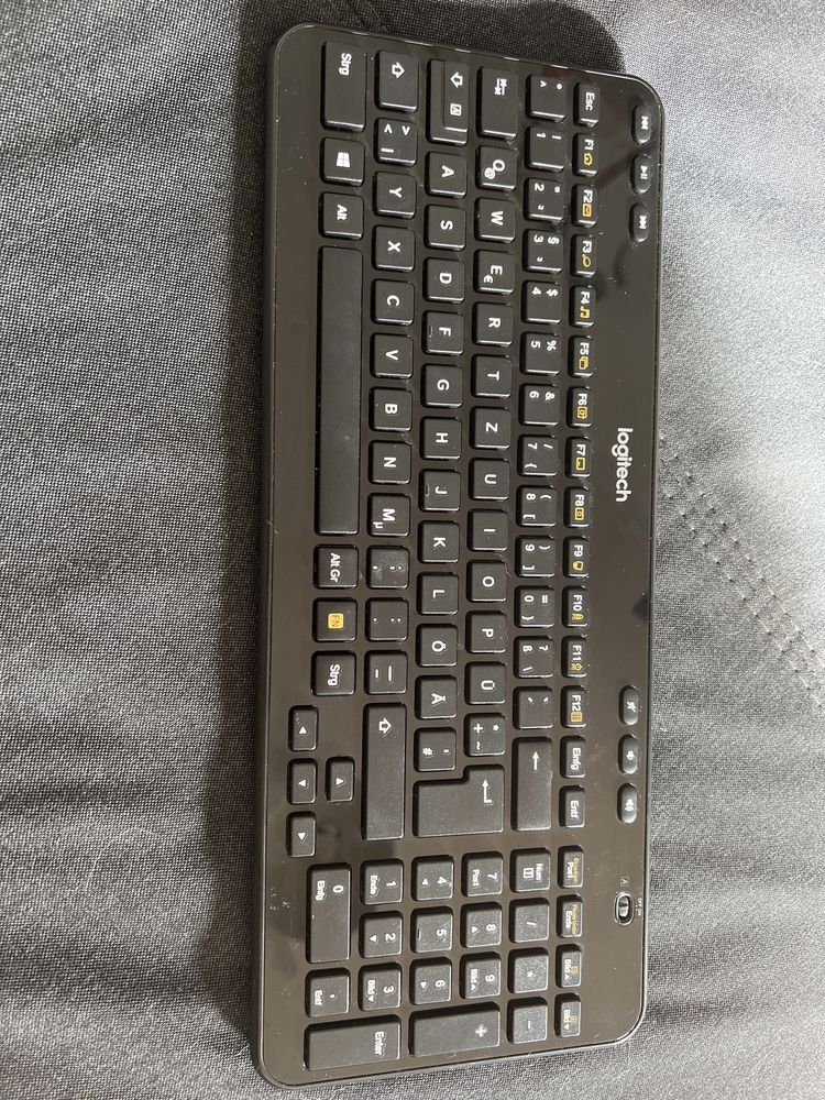 Teclado alemão Logitech k360