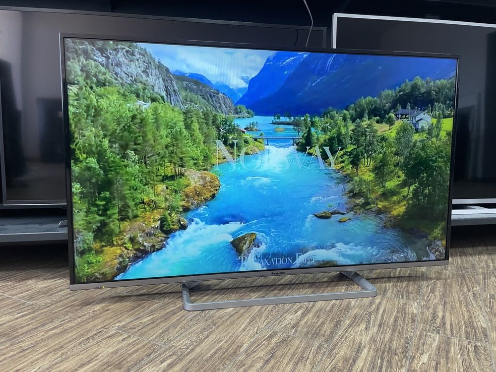 Panasonic TX-50AS520E - ідеальний стан, Smart TV, Wi-Fi, 50"