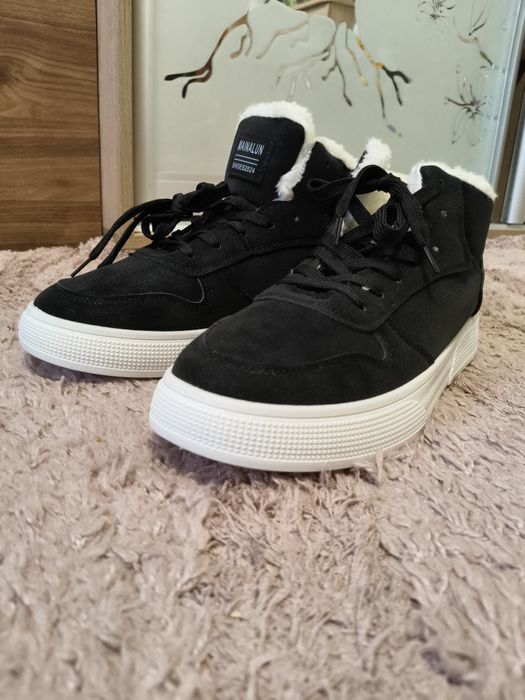 Продам нові ботинки