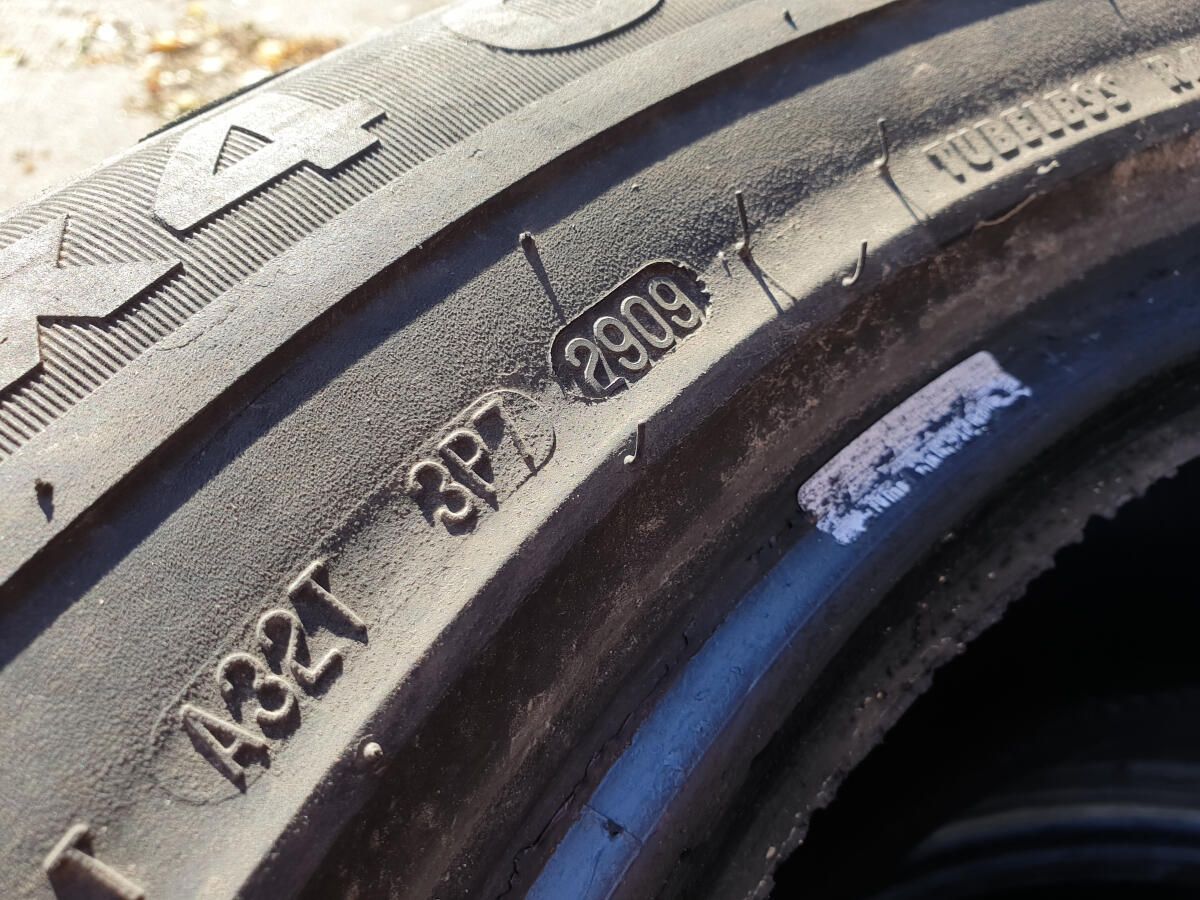 Покрышка резина скат 255/55 R18 Continental Contact разборка