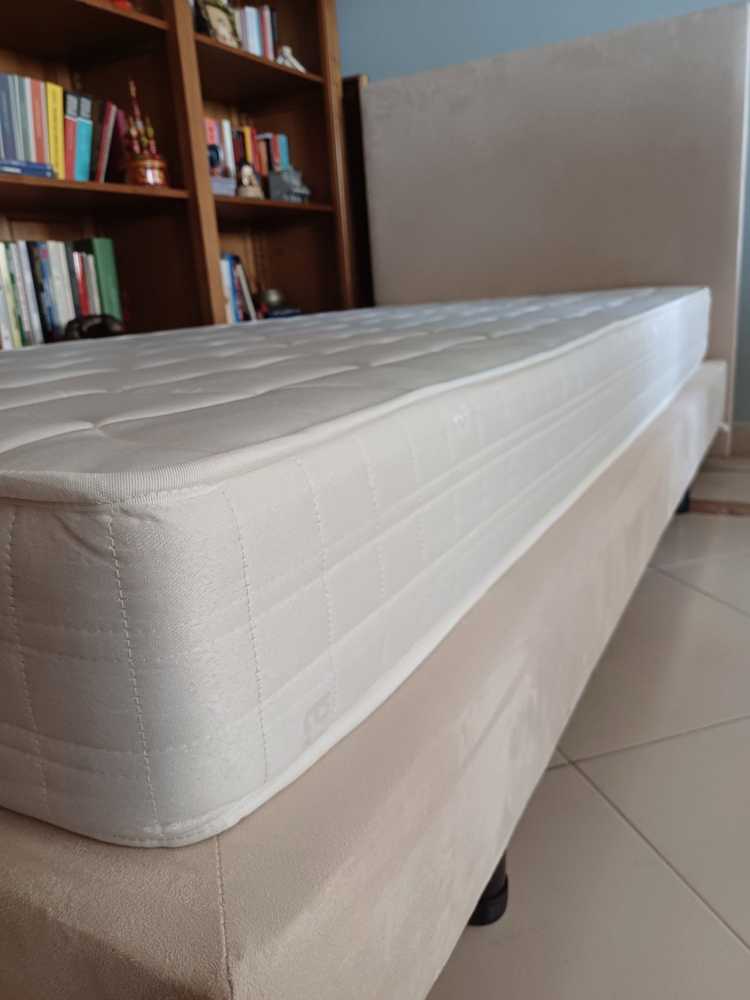 Cama solteiro sommier com cabeceira e colchão da COLCHÕES & COMPANHIA