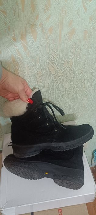Продам натур.ботинки зима р.40