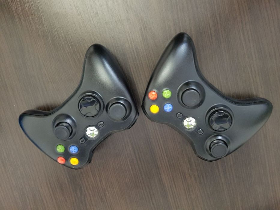 Продам игровую консоль  Xbox 360!Прошит!+kinect+2геймпада+56игр!