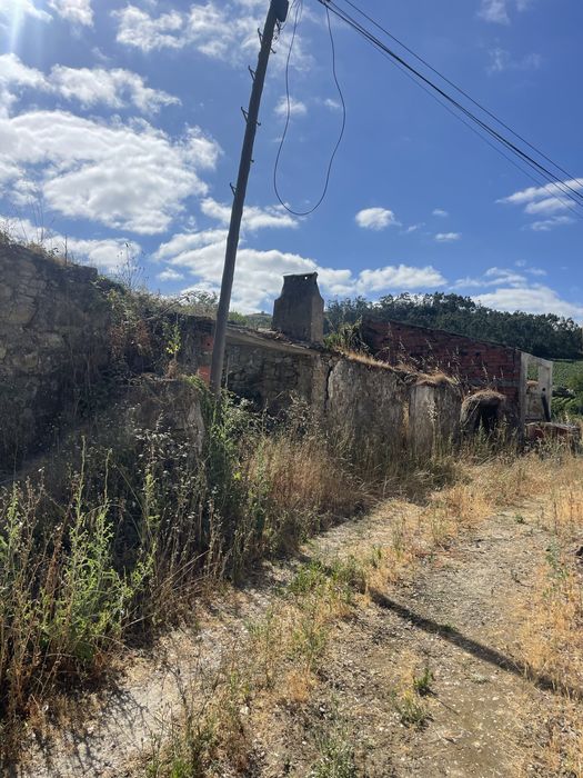 RUINA em Sobral de Monte Agraco