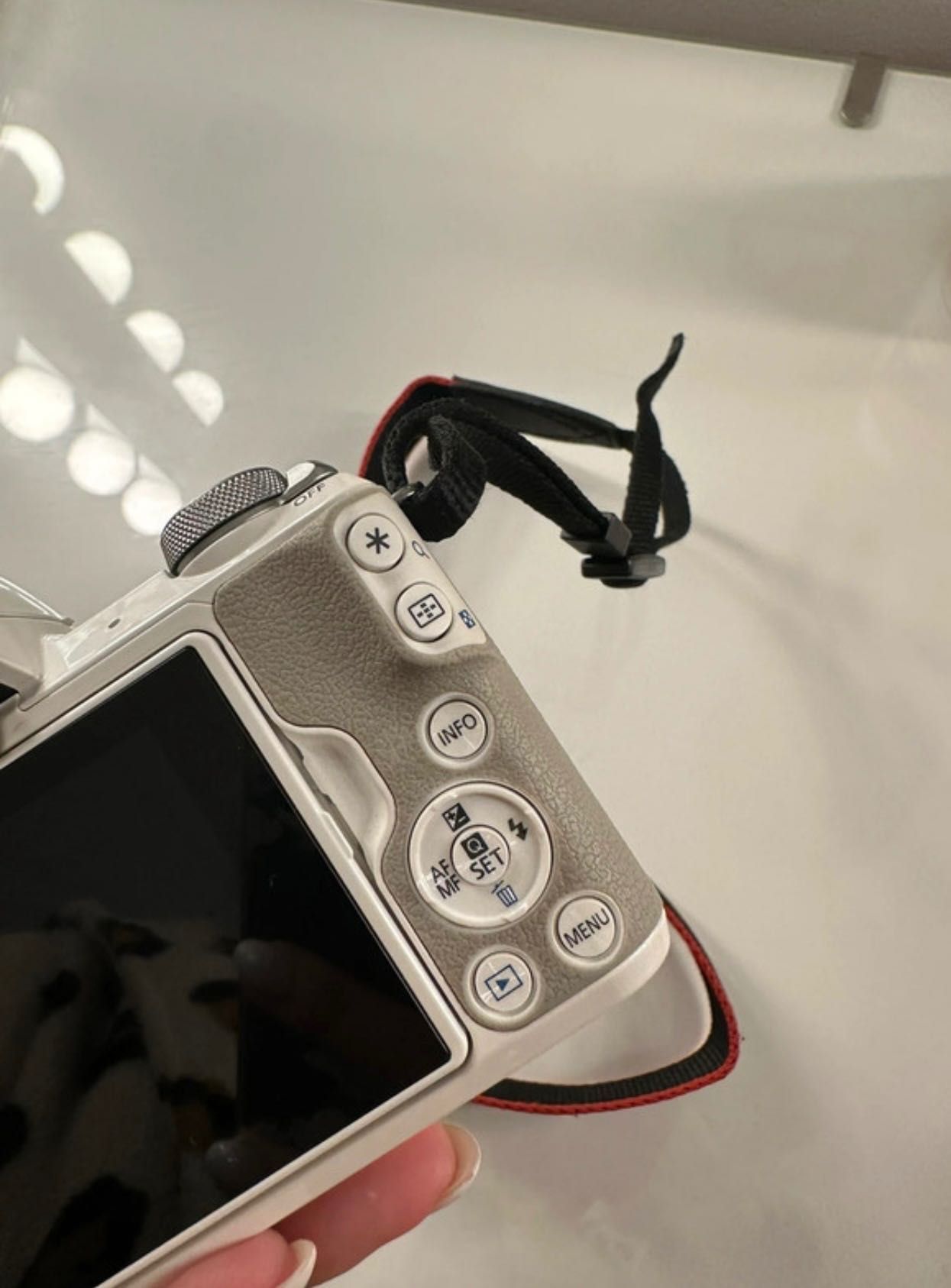 CANON M50 - White - Nova