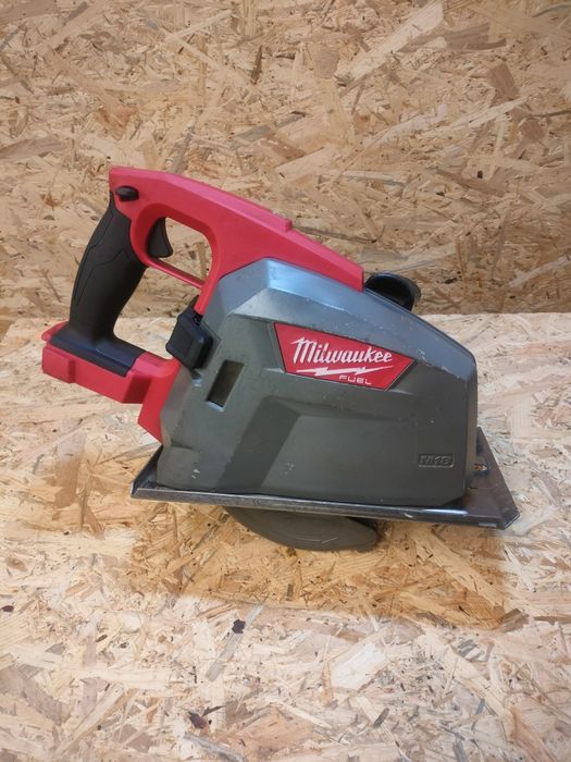 Piła tarczowa do metalu Milwaukee M18 FMCS66 aku 66mm 203mm piła aku