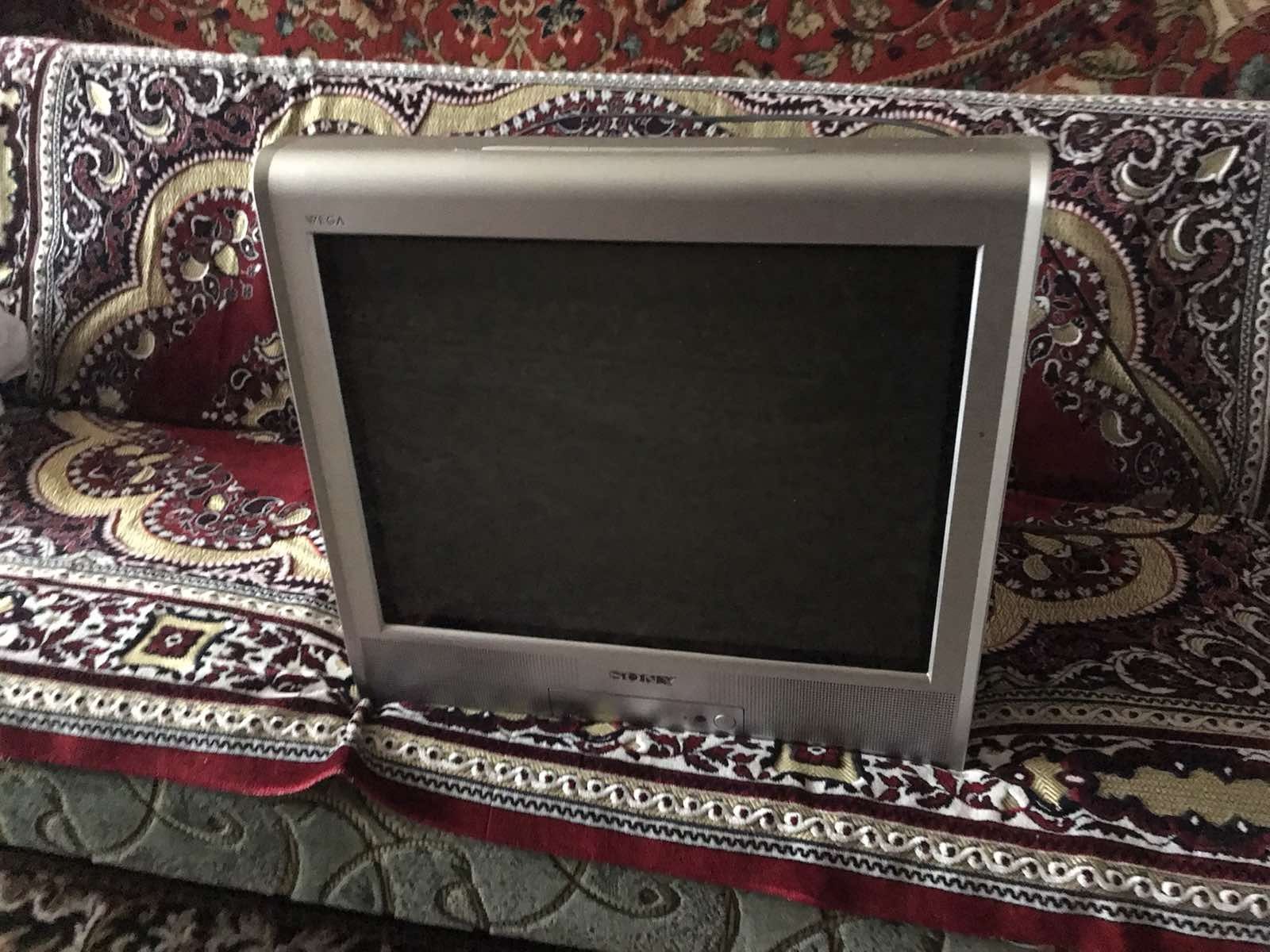 Продам телевізор ціна 700 грн