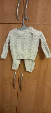 Prześliczny sweterkowy komplet niemowlęcy rozm 62