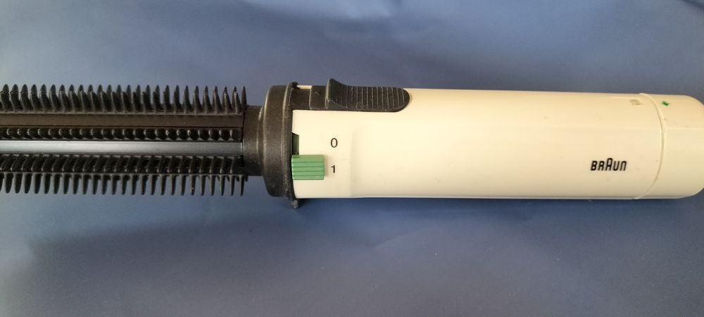 Беспроводная плойка Braun.Для завивки волос.
Заправляется газом.