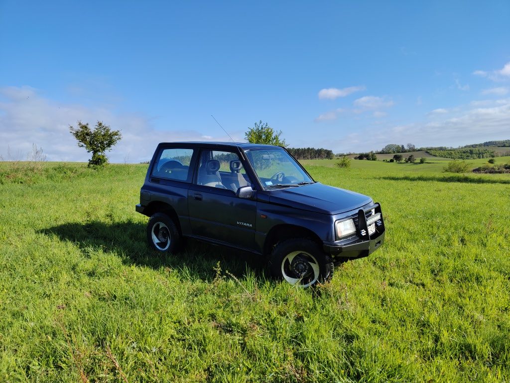 Suzuki Vitara 1,6 pełna buda