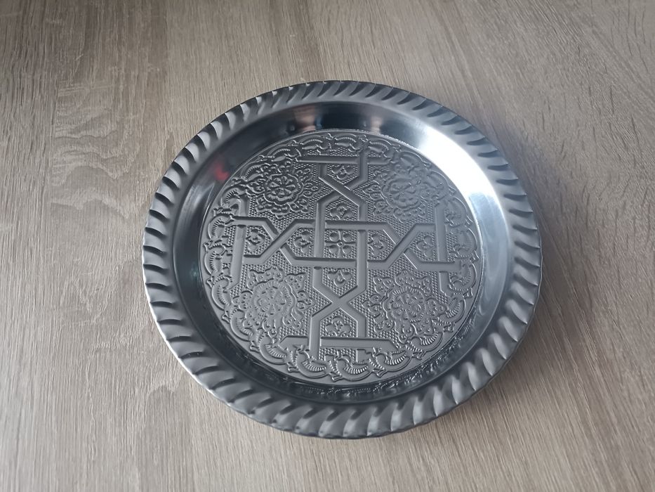 Taca Dekoracyjna Srebrna Okrągła śr. 18,5cm Zdobiona Home Accents