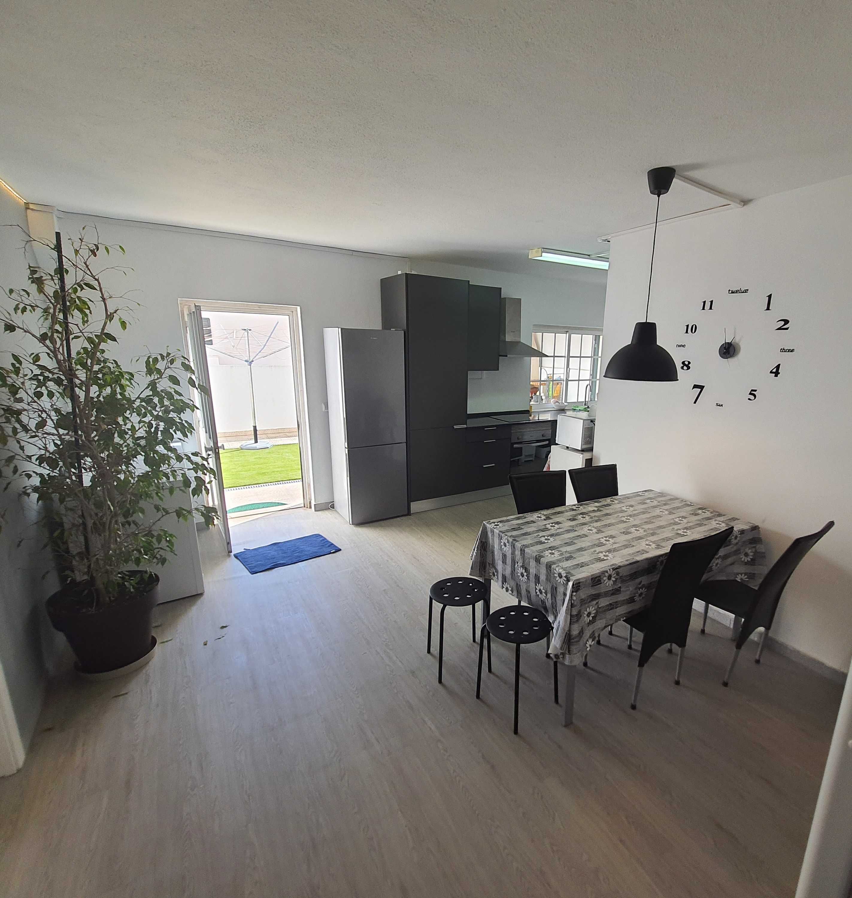 Alverca - Quarto CASAL - wc PRIV.