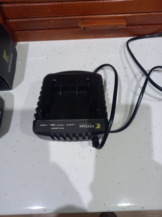 Sprzedam ładowarki i akumulator firmy Krysiak