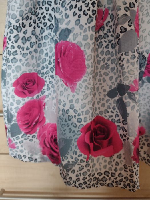 Śliczna sukienka w kwiaty