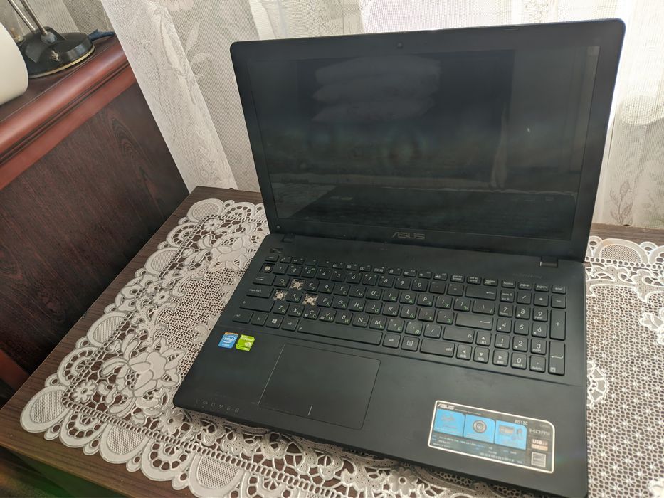 Ноутбук Asus (не робочий)