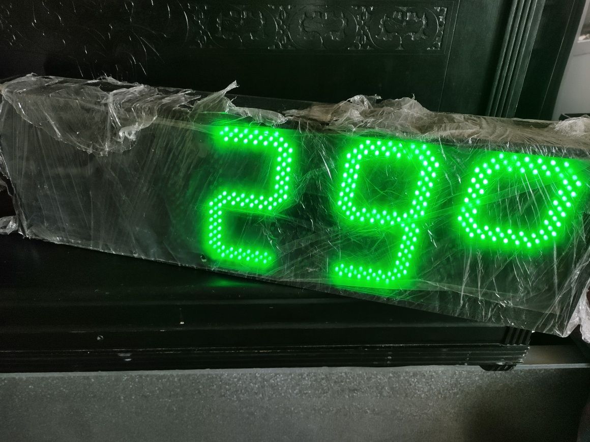 Часы светодиодные, уличные 210 мм зеленые