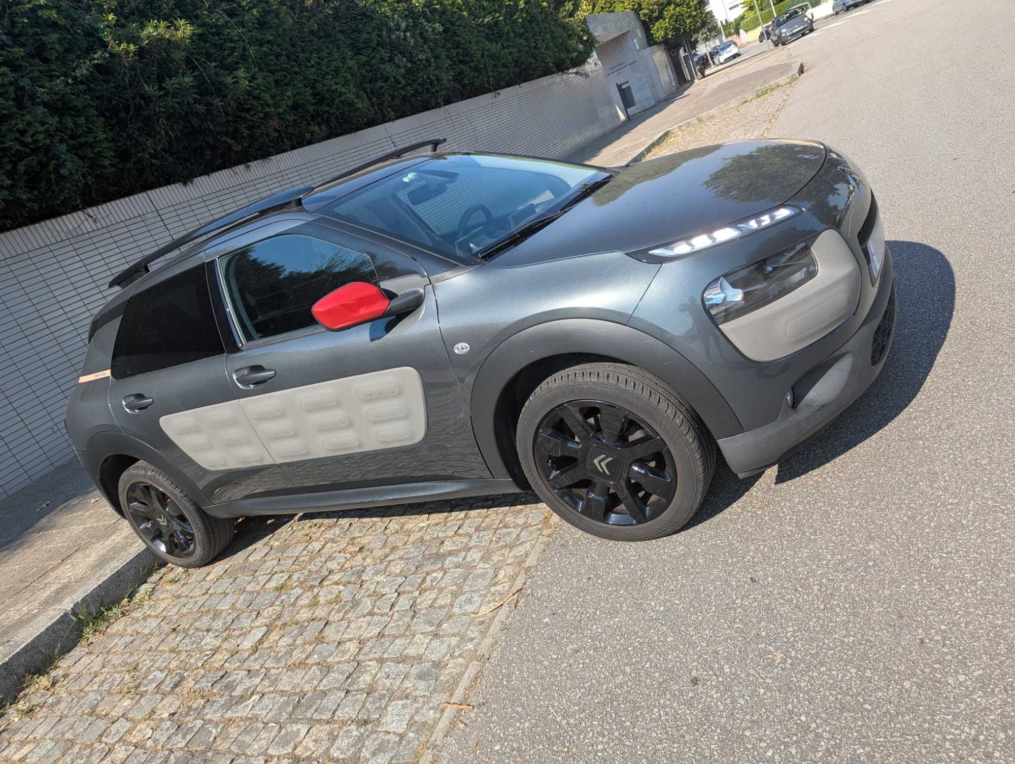 Citroën C4 Cactus 1.2 110cv – 2015 – Impecável | 111.000 km