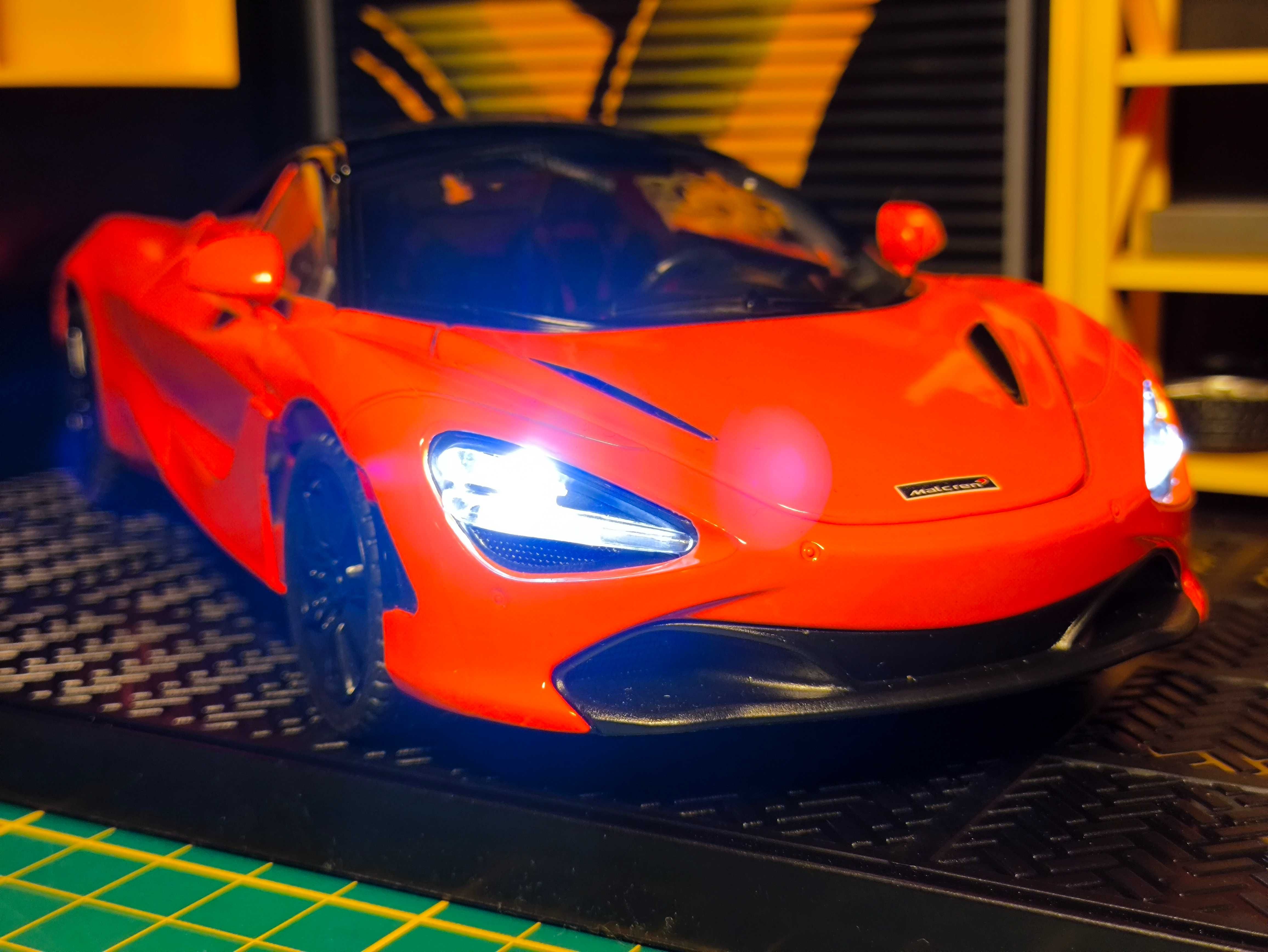 Model autka McLaren 720s  skala 1:24