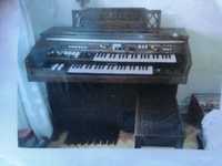 Piano e órgão. Vendo.