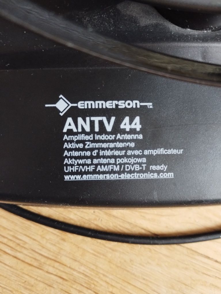 Antena pokojowa Emmerson ze wzmacniaczem sygnalu