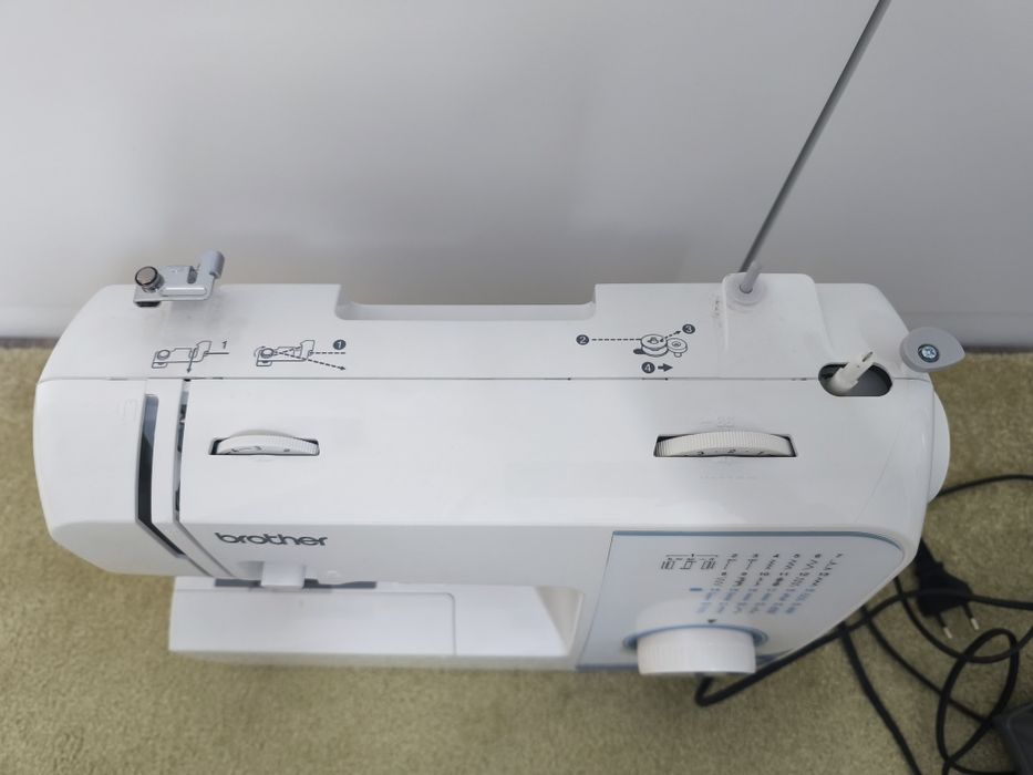 Máquina de costura Brother RL 425 braço livre