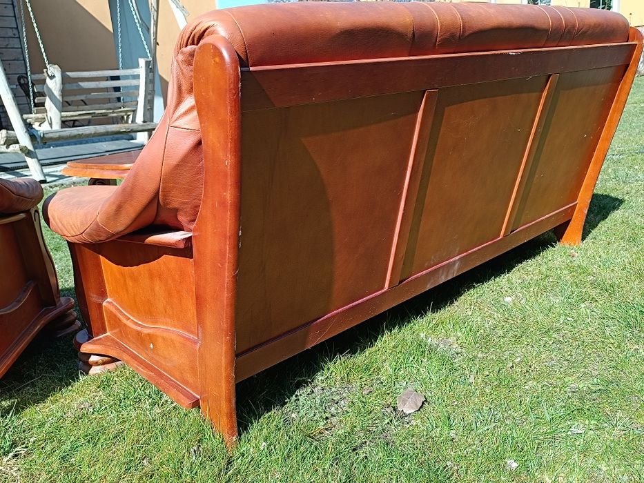 Wypoczynek skóra naturalna z stolikiem, sofa i fotele