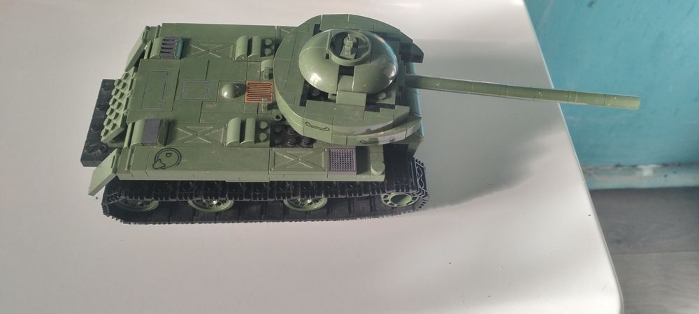 Czołg z lego tak jak widać na zdjęciach